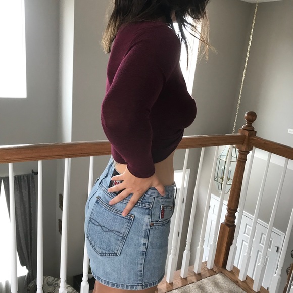 Long Sleeve Crop Top - Picture 2 of 3